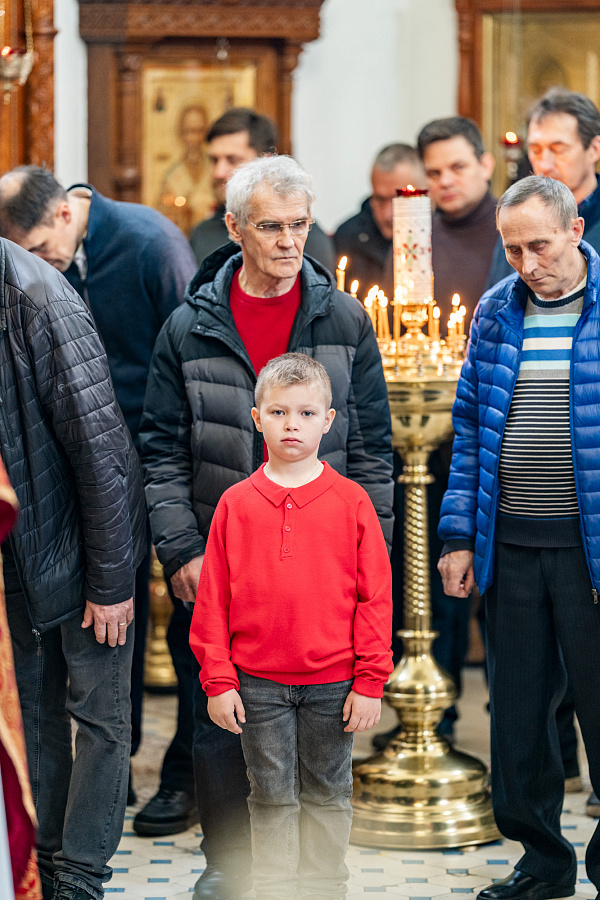 Божественная литургия в Свято-Троицком Белопесоцком женском монастыре города Ступино